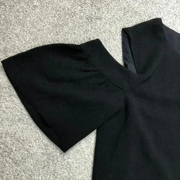 Club Monaco Cold Shoulder Top Sz XS Short Sleeves Black Color Lined Crop - Picture 5 of 8